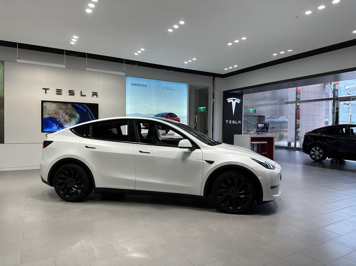 特斯拉 Tesla Model Y LR / Performance 開箱