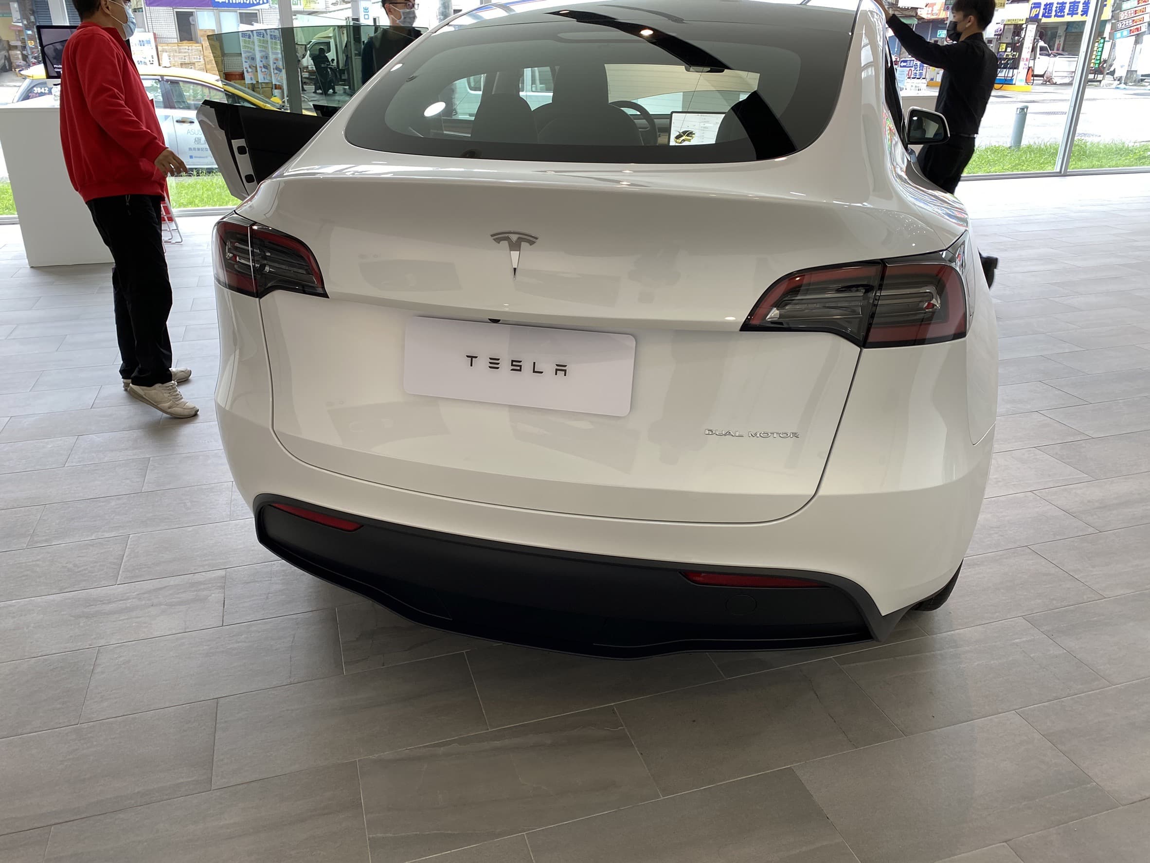 特斯拉 Tesla Model Y LR / Performance 開箱