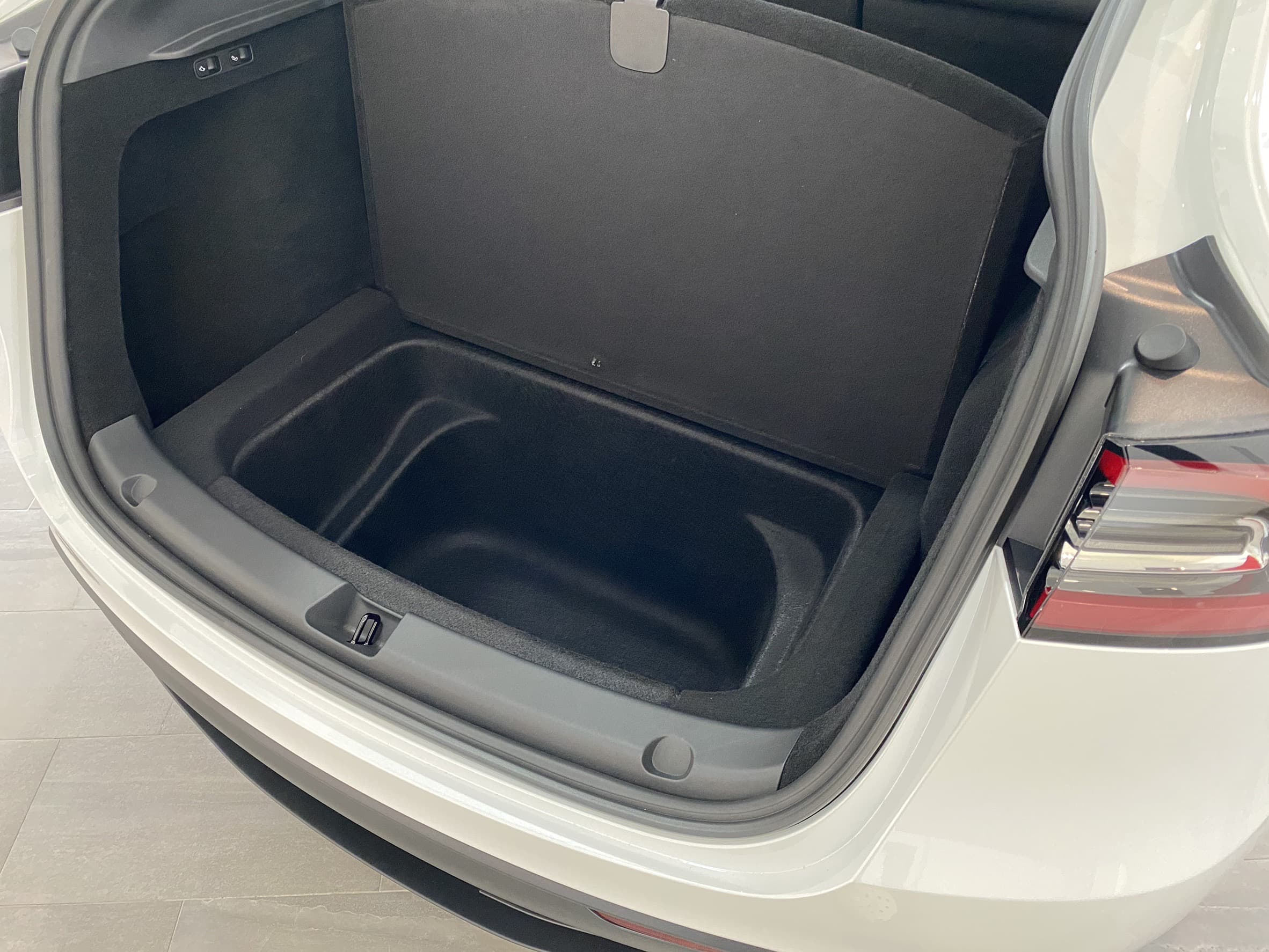 特斯拉 Tesla Model Y LR / Performance 開箱